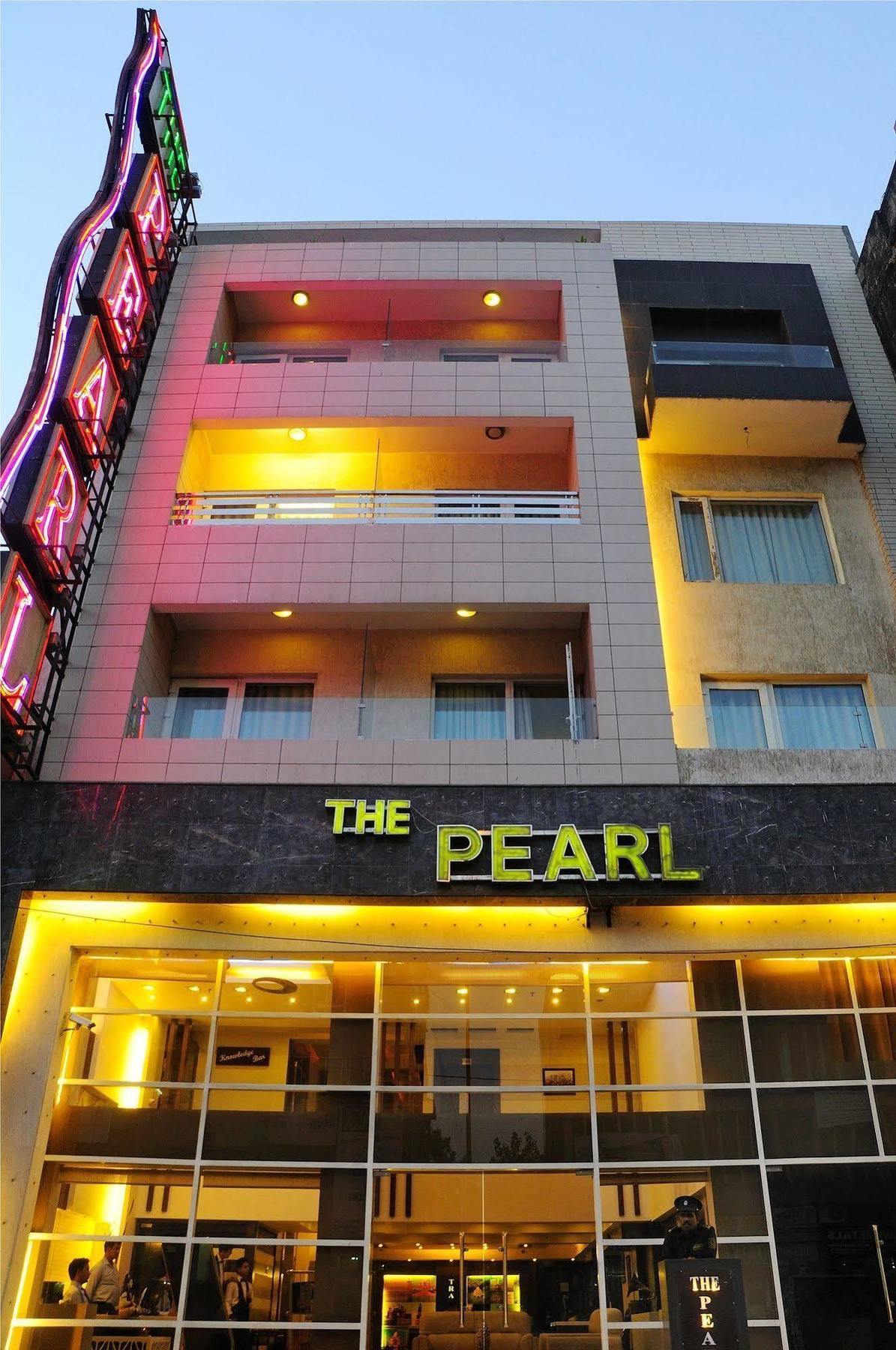 The Pearl Hotel Neu-Delhi Exterior foto