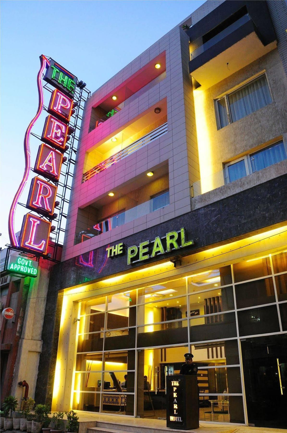 The Pearl Hotel Neu-Delhi Exterior foto